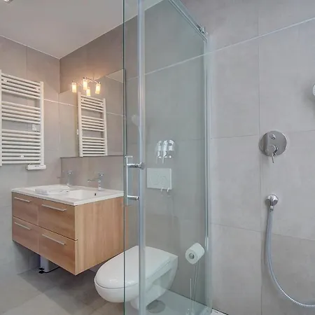 Apartment Brand New 2 Bedroom Gambetta Fully Renovated 2021- 5 Mns Palais By Olam *