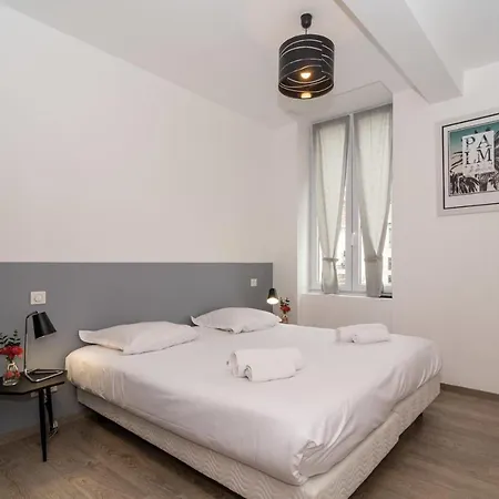 Brand New 2 Bedroom Gambetta Fully Renovated 2021- 5 Mns Palais By Olam Appartamento