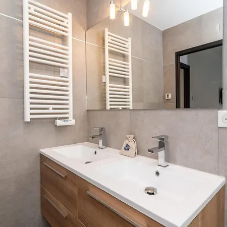 Brand New 2 Bedroom Gambetta Fully Renovated 2021- 5 Mns Palais By Olam Appartamento *