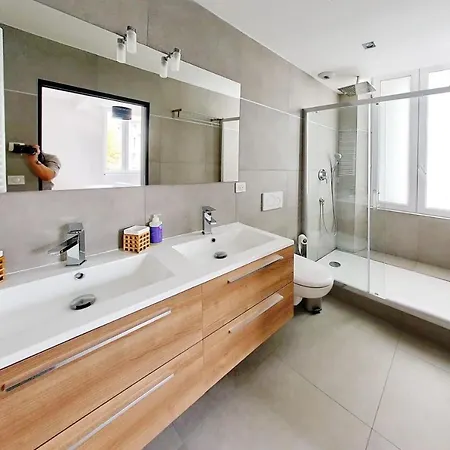 Brand New 2 Bedroom Gambetta Fully Renovated 2021- 5 Mns Palais By Olam Apartment Cannes